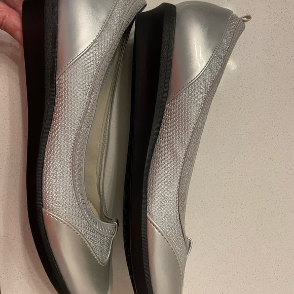 Like new!! Metallic silver Laura Ashley comfy flats - Picture 3 of 7